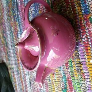 Hall's maroon windshield teapot